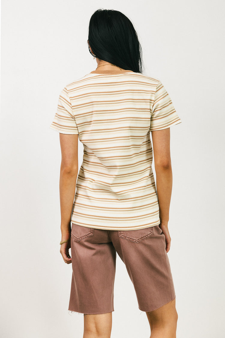 round neckline on short sleeve top 
