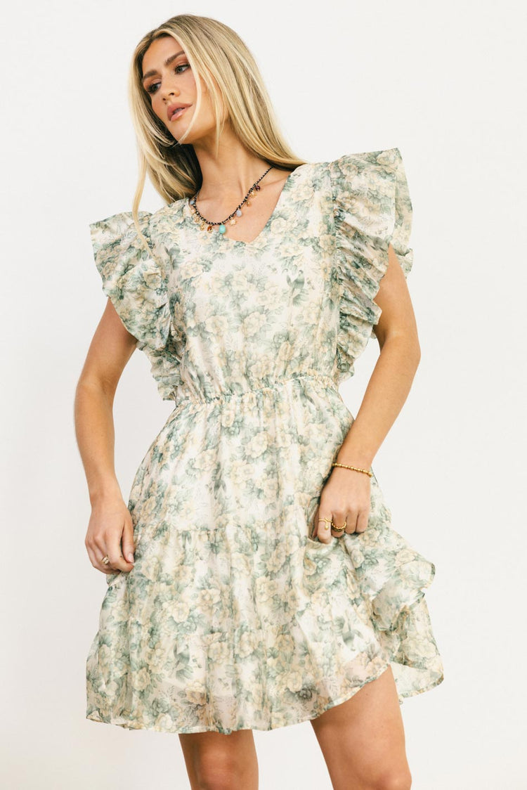 Ruffled sleeves dress in floral 