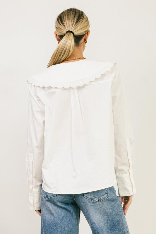 Plain color top in white 