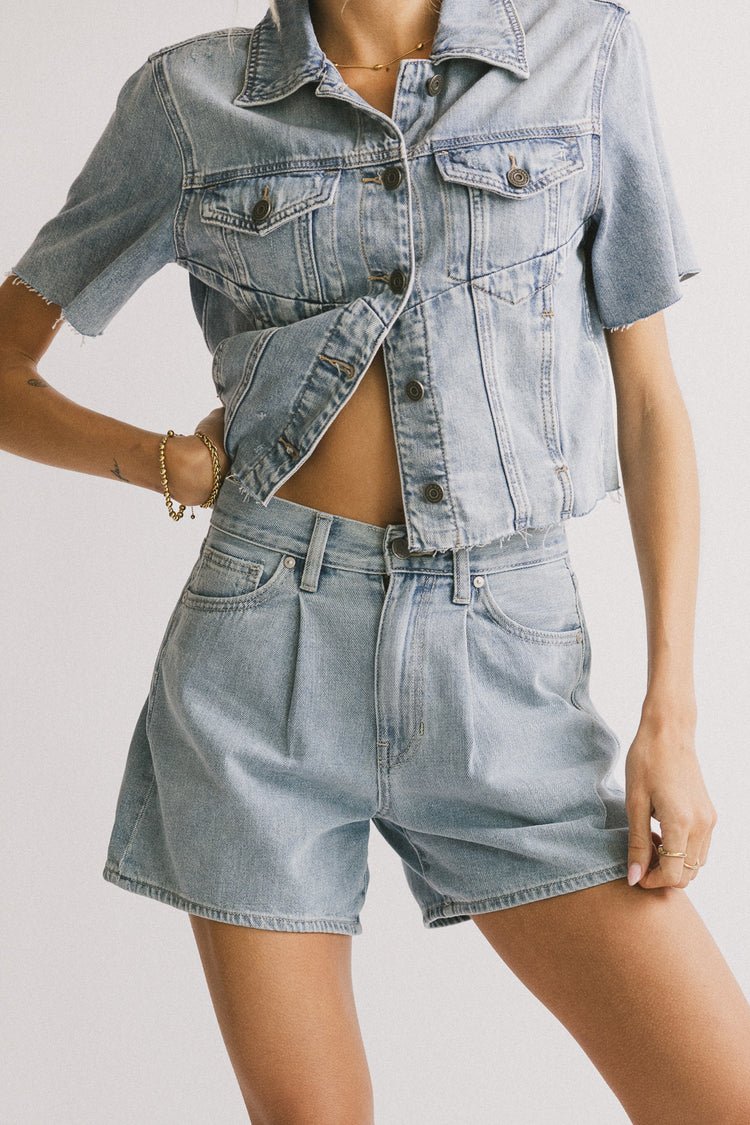 Pryia Denim Shorts in Light Wash