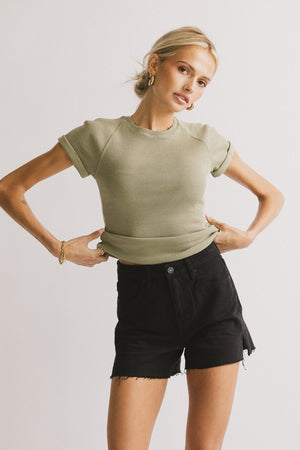 Kammie Ribbed Basic Tee in Sage