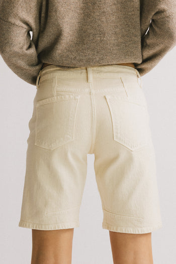 BERMUDA SHORTS WITH BACK POCKETS 