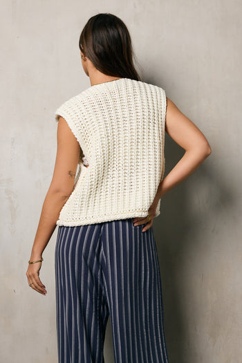 knit cardigan vest in white