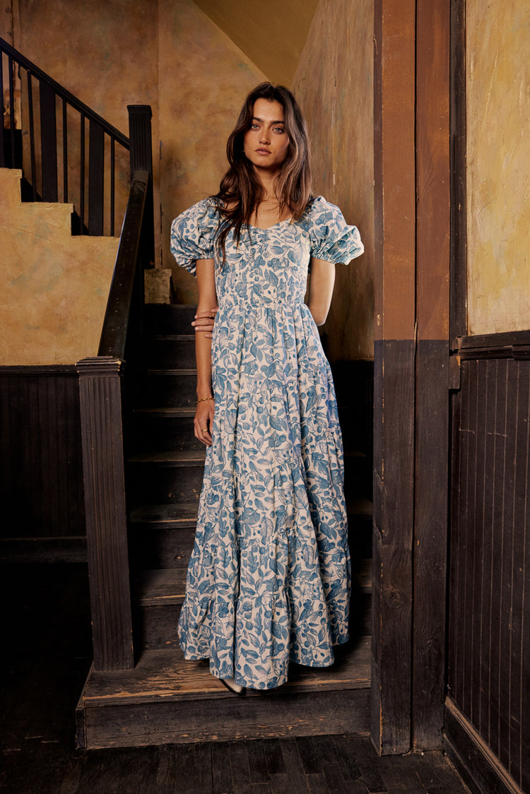 blue floral puff sleeve dress
