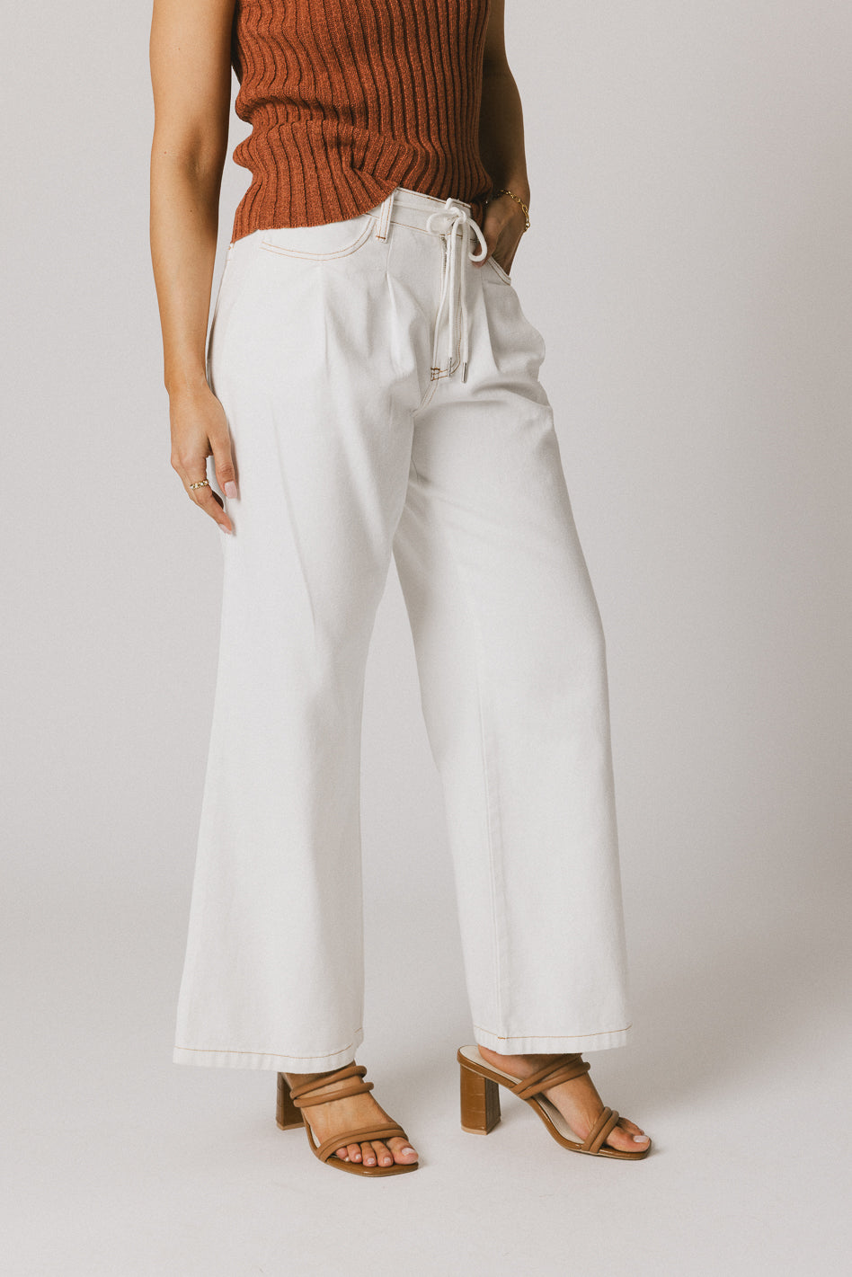 PLEATED WHITE PANTS