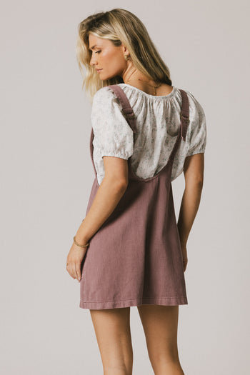 ADJUSTABLE STRAPS ON DENIM OVERALLS 