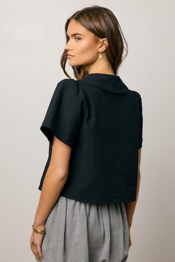 collared short sleeve top in black