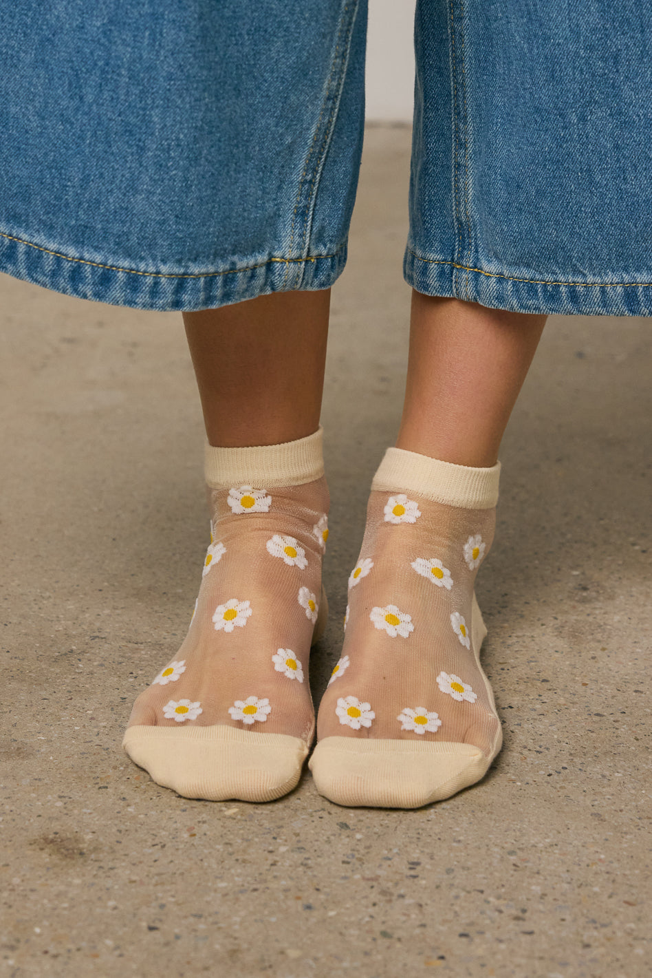 STRIPED FLORAL SOCKS IN NUDE