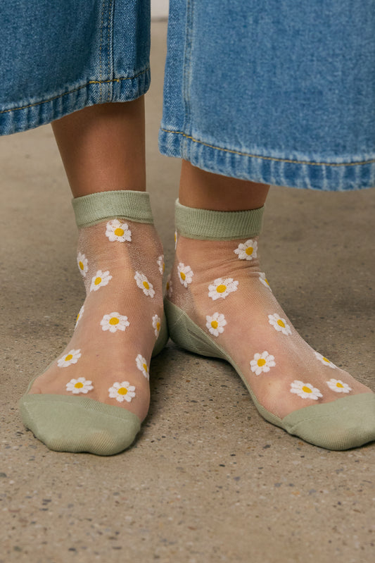 daisy socks in sage 
