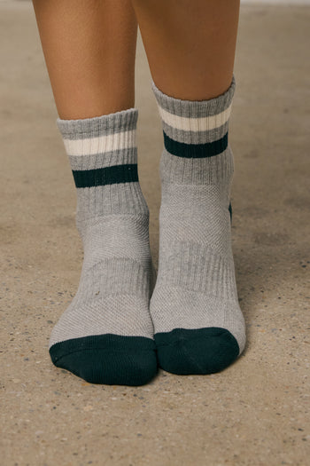 GREY SOCKS WITH STRIPES 