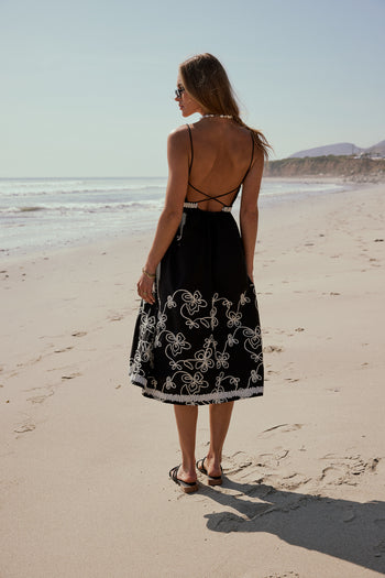 backless black dress