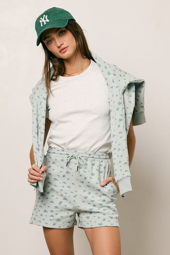 FLORAL SHORTS IN BLUE
