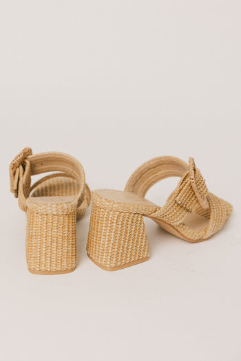 SIDE BUCKLE DETAIL