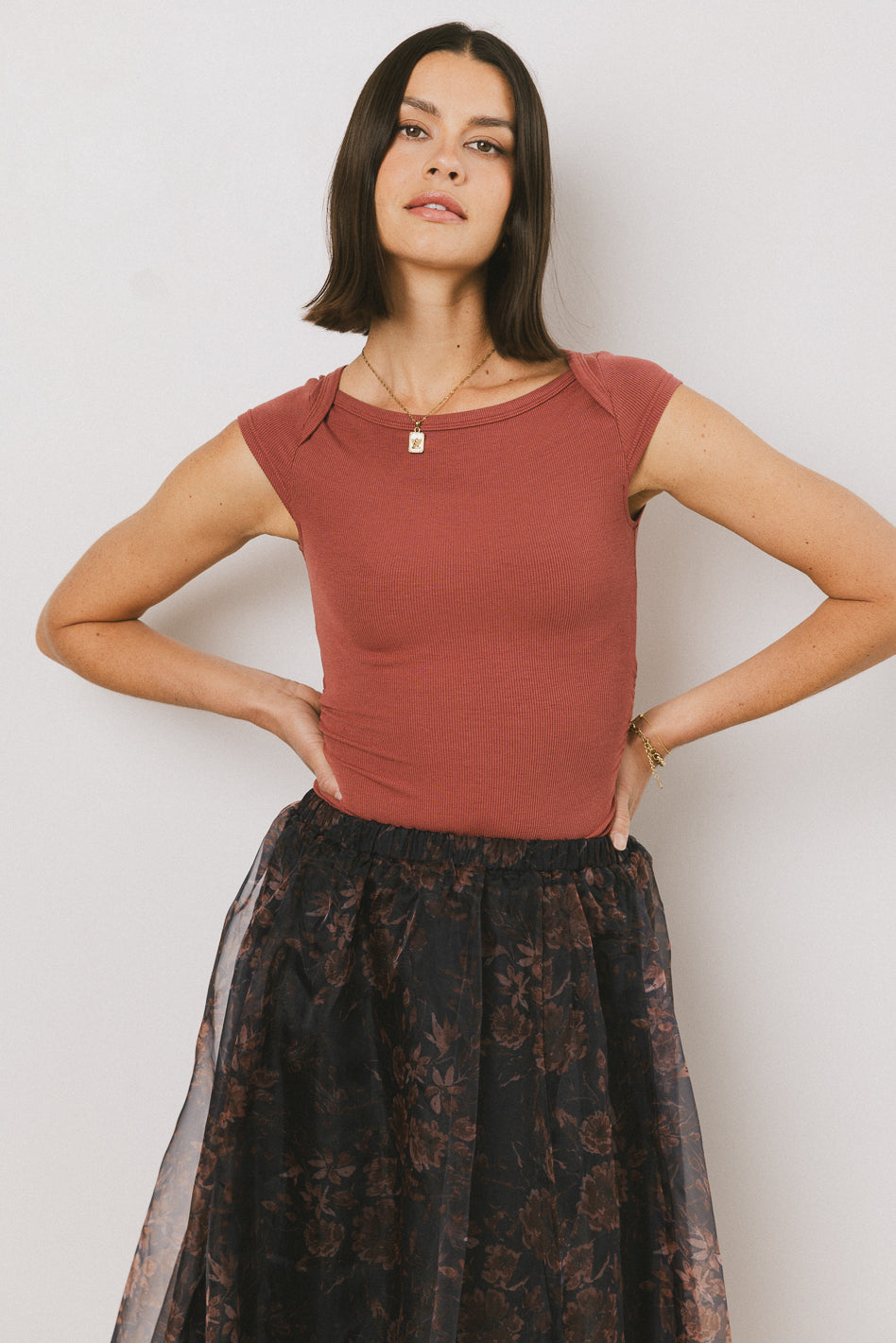 Leia Cap Sleeve Basic Top in Berry