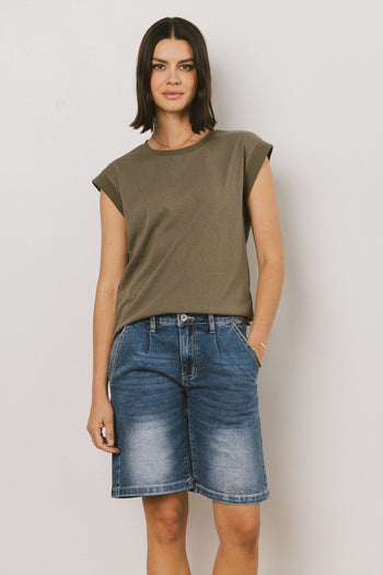 tee in olive 