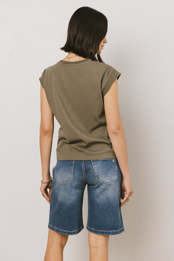 short sleeve tee in olive 