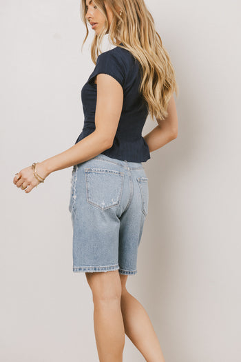 LIIGHT WASH  DISTRESSED BERMUDS