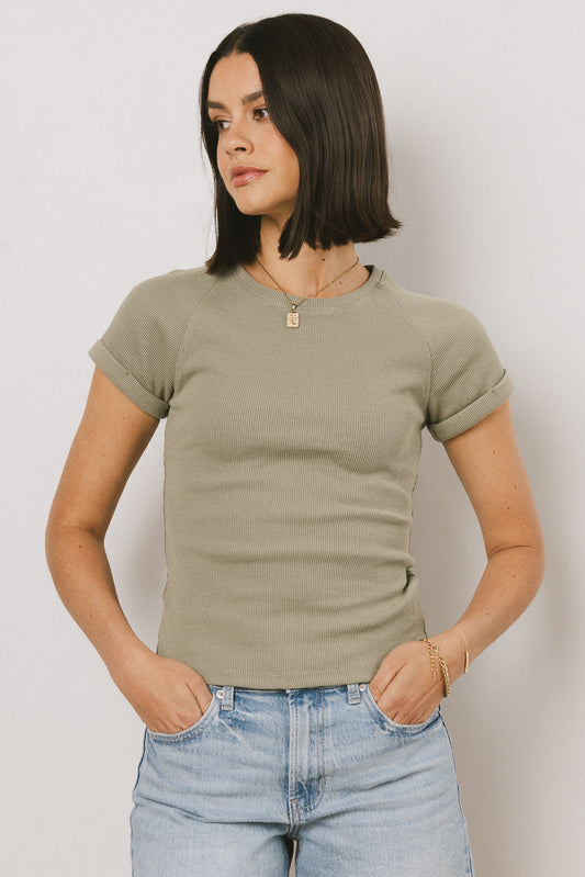 Kammie Ribbed Basic Tee in Sage