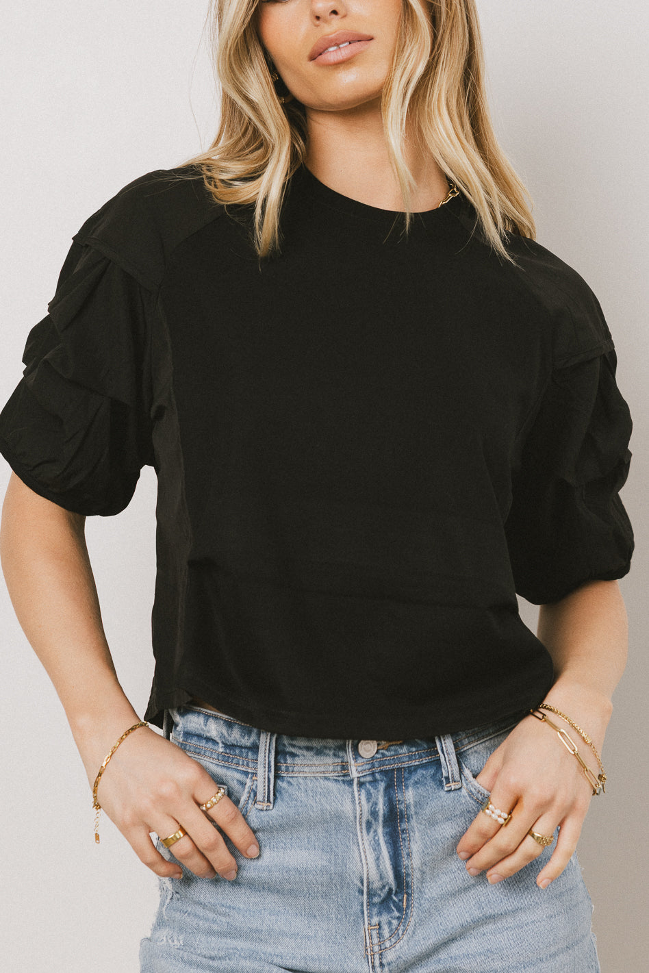 BIG SLEEVED BLACK TOP