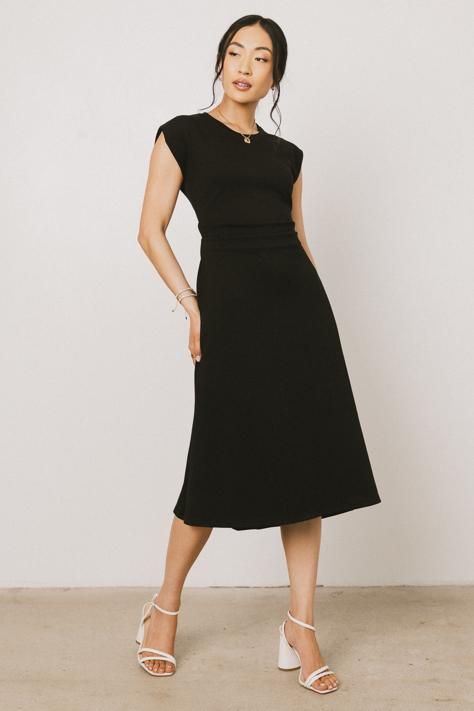 nbd kyra midi dress in Black color:moss A-Line V-Neck Sleeveless Floor-Length Lovingly handmade in India NA-10.03.25AM