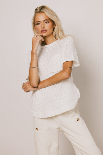 front pocketed basic tee 
