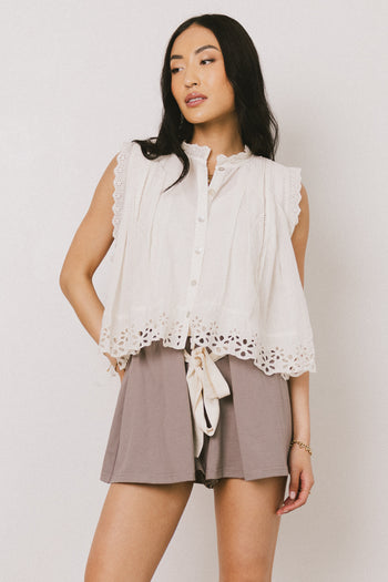 blouse with buttons
