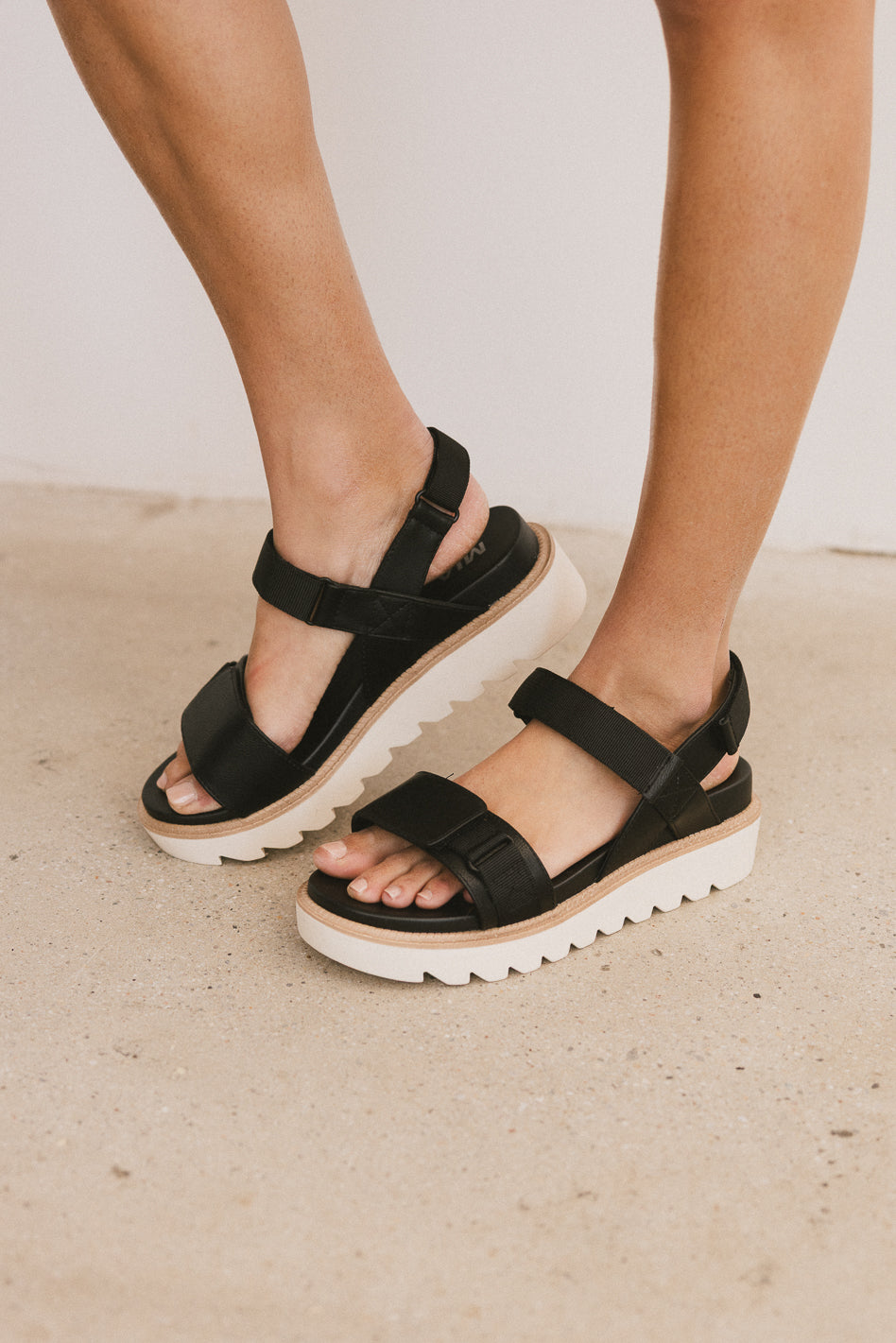 Jony Strappy Sandals
