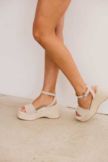 Pascha Wedge Sandal in Sand