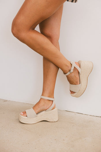 Pascha Wedge Sandal in Sand