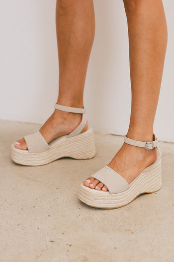 Pascha Wedge Sandal in Sand