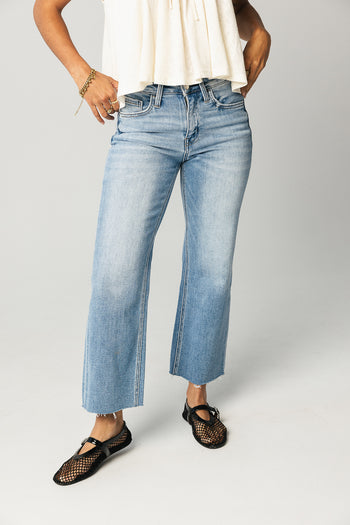 LIGHT WASH WIDE LEG JEANS