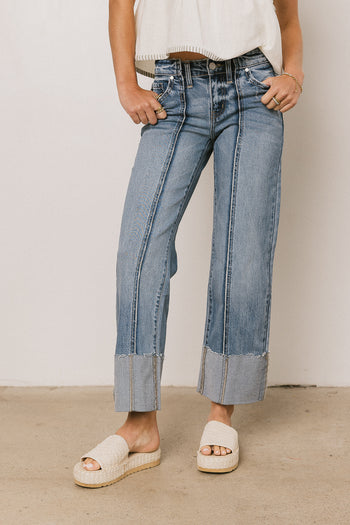 DENIM IN MEDIUM WASH