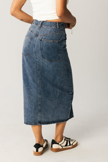 MEDIUM WASH DENIM SKIRT