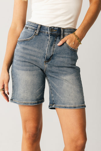 MEDIUM WASH SHORTS