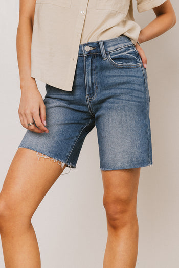 MEDIUM WASH SHORTS
