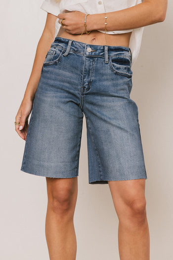 MEDIUM WASH SHORTS