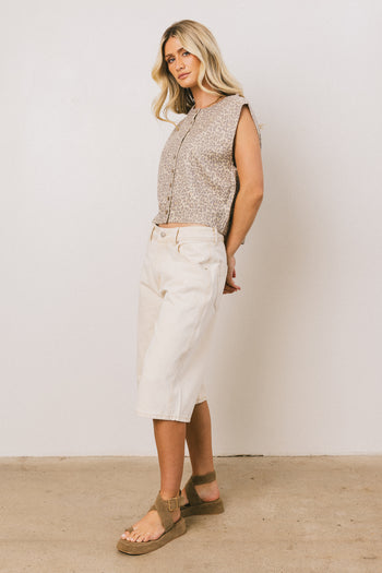 SLEEVELESS CROPPED SWEATER TOP