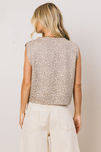 SLEEVELESS BROWN SWEATER