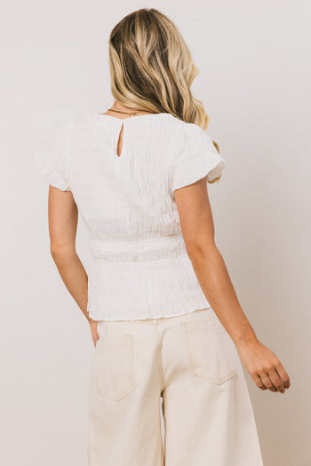 BUTTON KEYHOLE CLOSURE