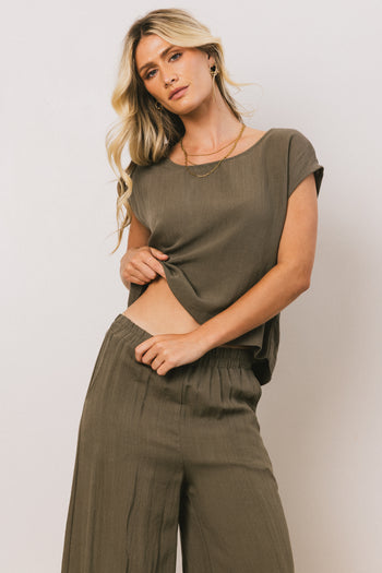 RELAXED NECKLINE BLOUSE