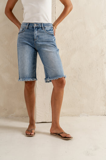 MEDIUM WASH DENIM SHORTS