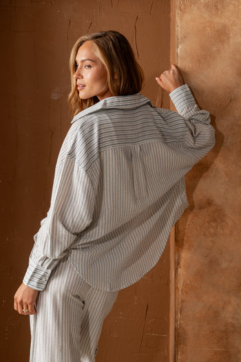 BUTTON FRONT CLOSURE TOP