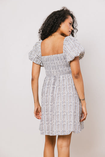 SQUARE BACK NECKLINE