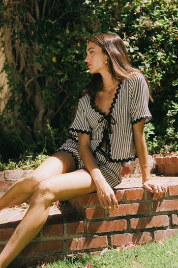 Scalloped Top in black and white