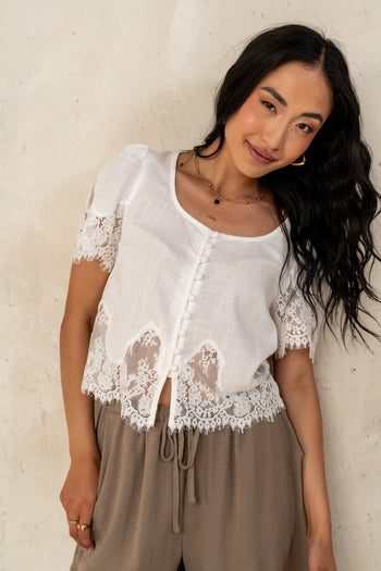 SHORT SLEEVE TOP IN WHITE