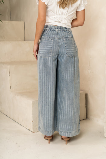 LIGHT WASH STRIPED PANTS