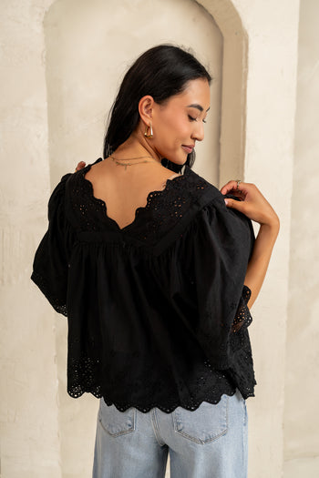  SHORT SLEEVES Embroidered Blouse 