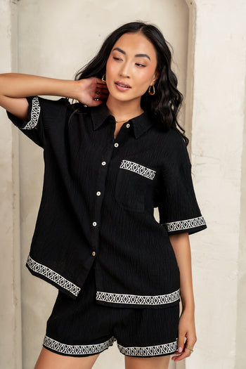 abstract trim detail on top