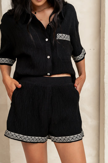 black shorts with pockets 