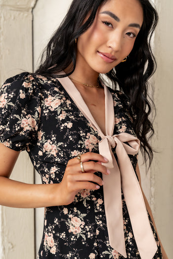 floral printed dress with a collared neckline 
